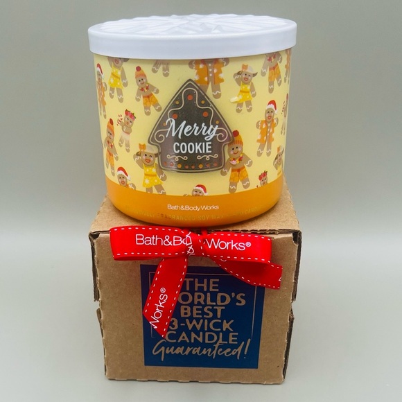 Bath & Body Works MERRY COOKIE Holiday 3 Wick Candle - 14.5oz Gingerbread Design - Picture 3 of 8